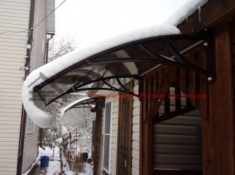 Козырёк из сотового поликарбоната - защитит крыльцо от снега